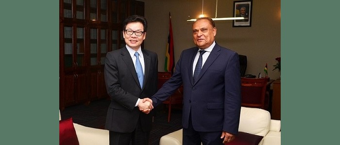 H.E Mr Sun Gongyi, Ambassador of the People's Republic of China on
                                                        Honourable Sooroojdev Phokeer, GCSK, GOSK, Speaker of the National
                                                        Assembly
