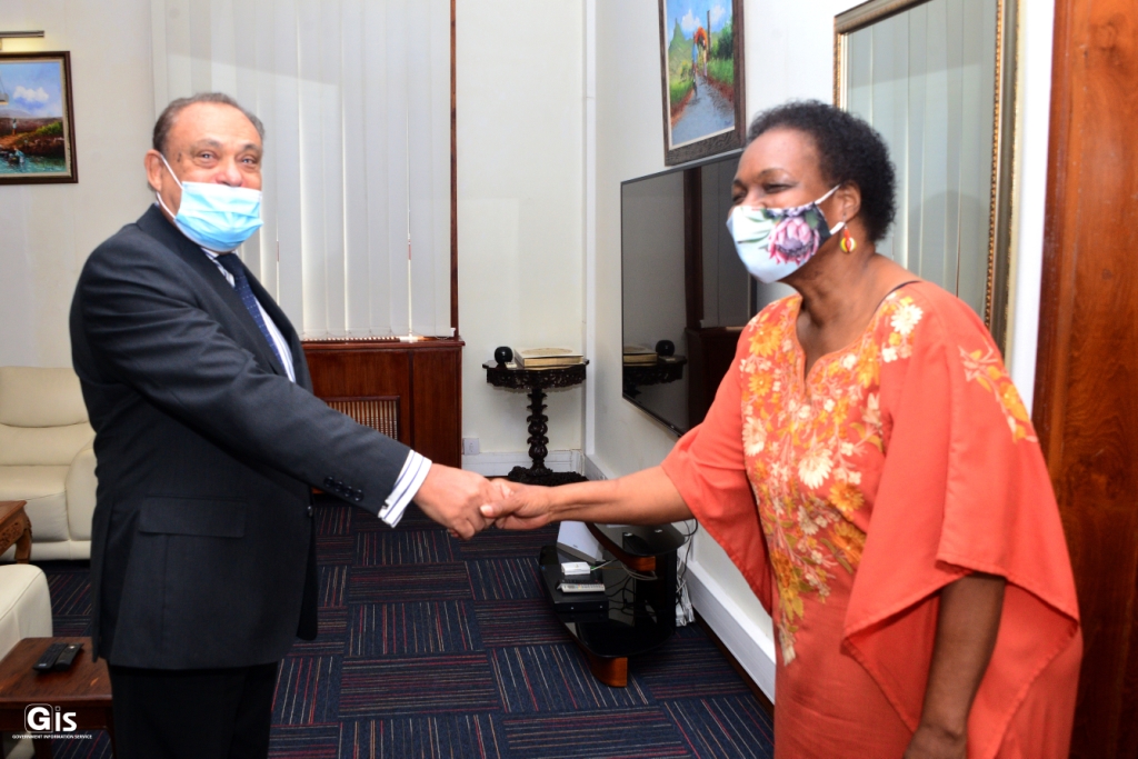 Dr Hlamalani Nelly Manzini, South African High Commissioner on
                                                Honourable Sooroojdev Phokeer, GCSK, GOSK, Speaker of the National Assembly